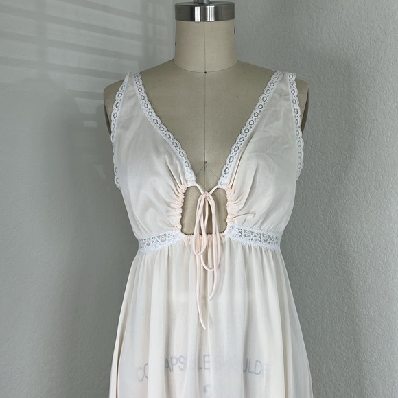 VTG Miss Elaine V Neck Chest Tie Sheer Lace Maxi Night Gown - Picture 2 of 6